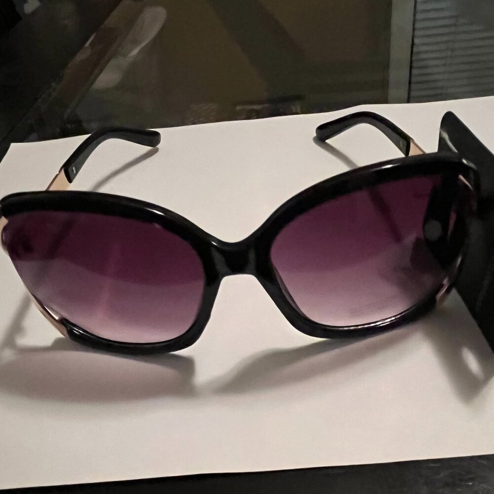 Vent Oversized Gold & Black Sunglasses